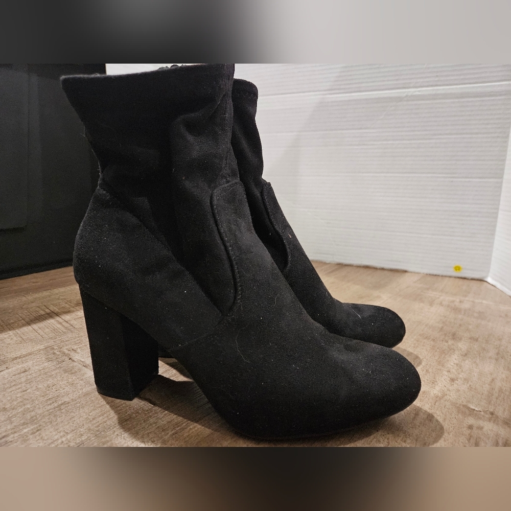 Candies Ankle Boots. Suede. Zippered. NWOT size 8 ( Bin13)